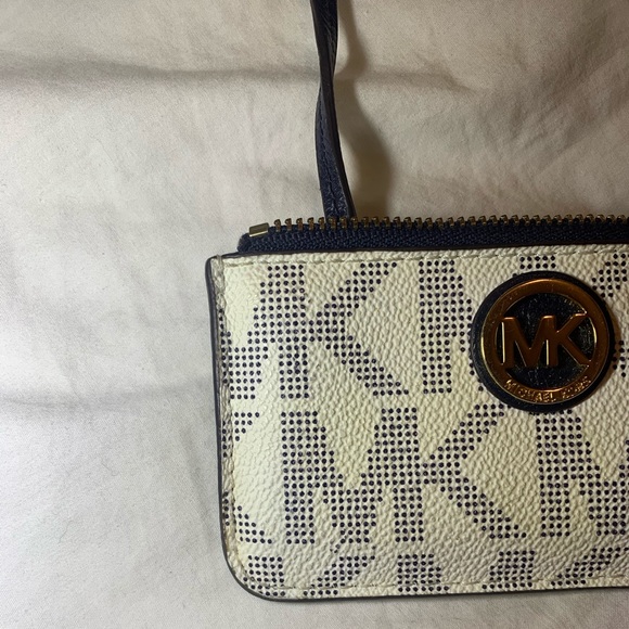 Micheal Kors keychain wallet - Picture 8 of 16